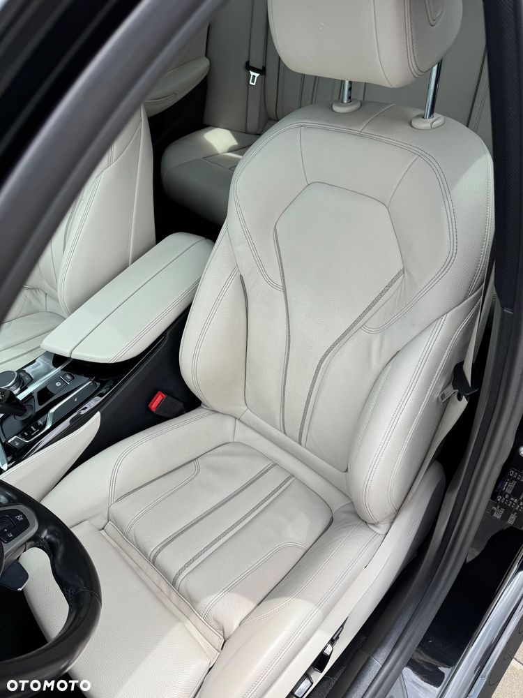BMW Seria 5 525d - 12