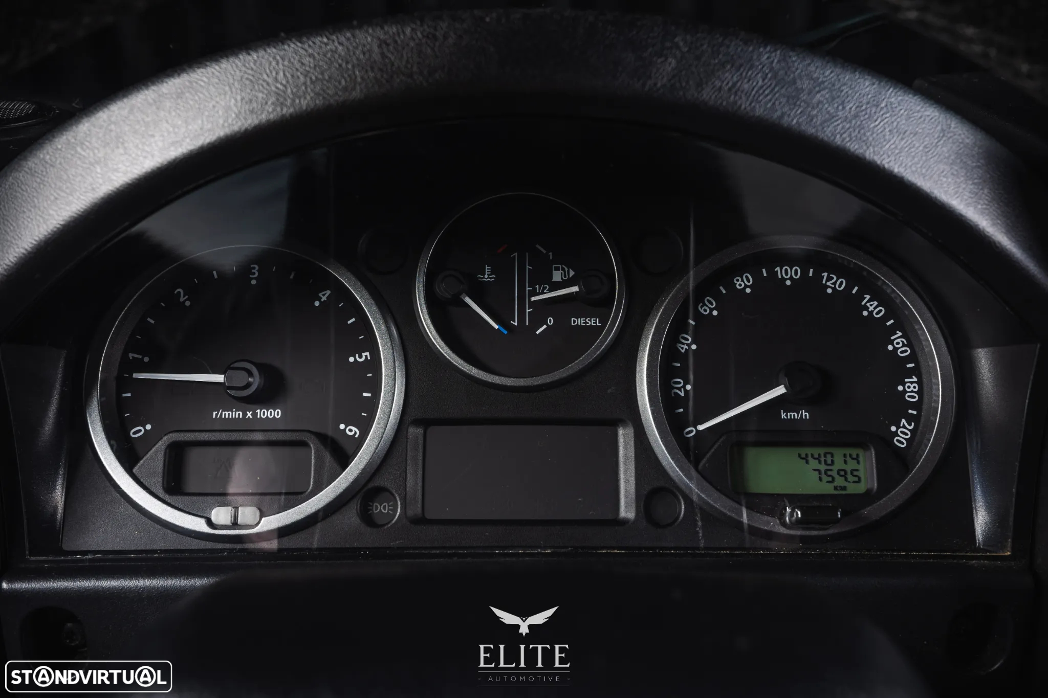 Land Rover Defender 90 SW 2.2 CRD SE - 19