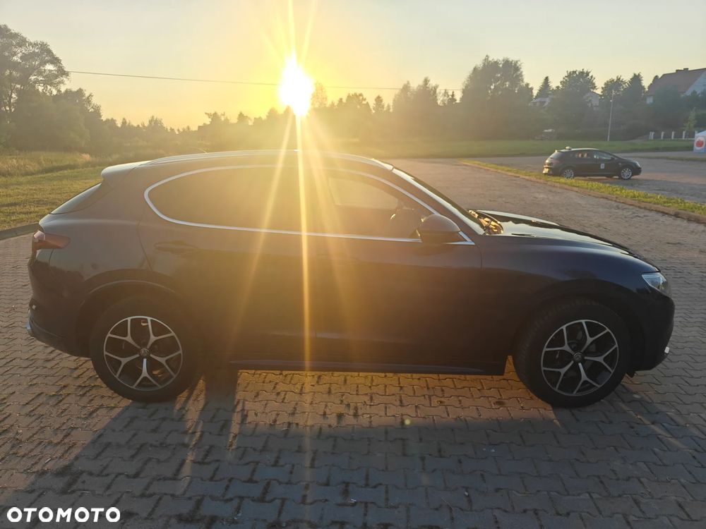 Alfa Romeo Stelvio 2.0 Turbo 16V AT8-Q4 Ti - 13