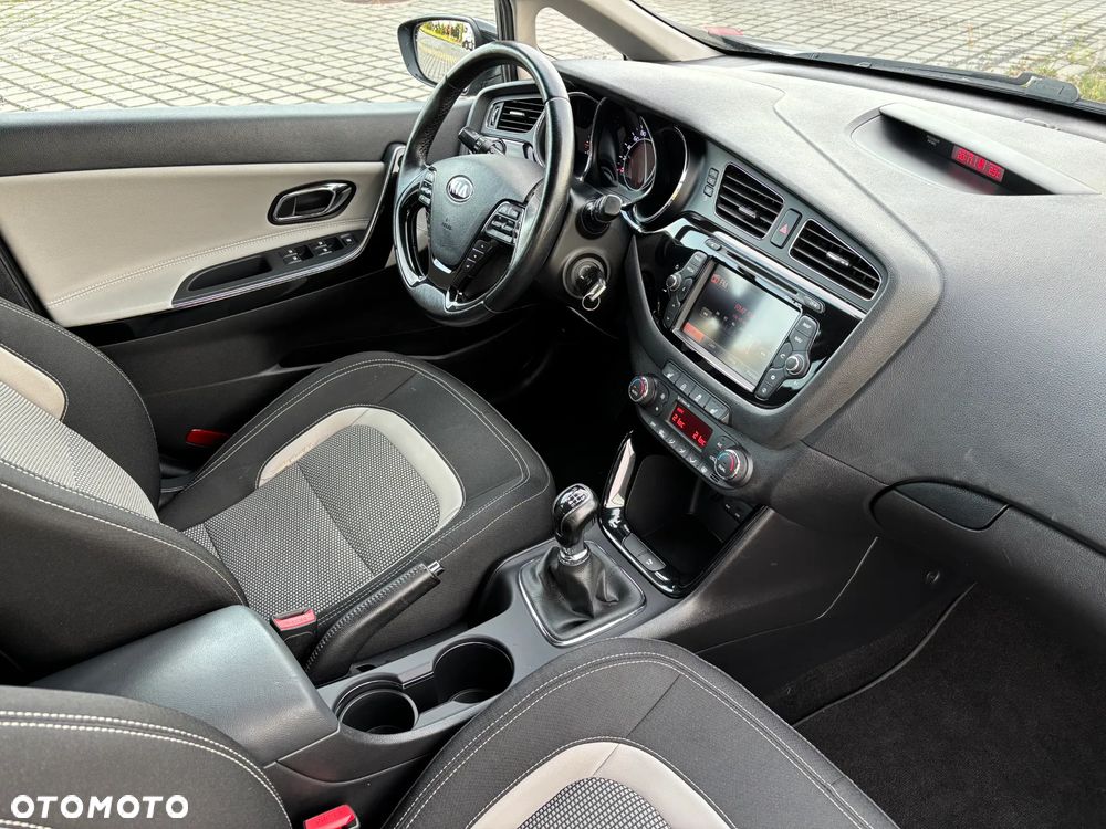 Kia Ceed 1.6 CRDi 128 ISG Dream Team Edition - 7