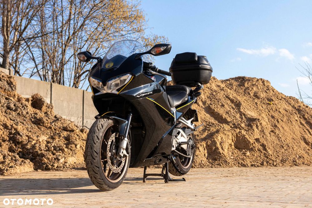 Honda VFR - 1