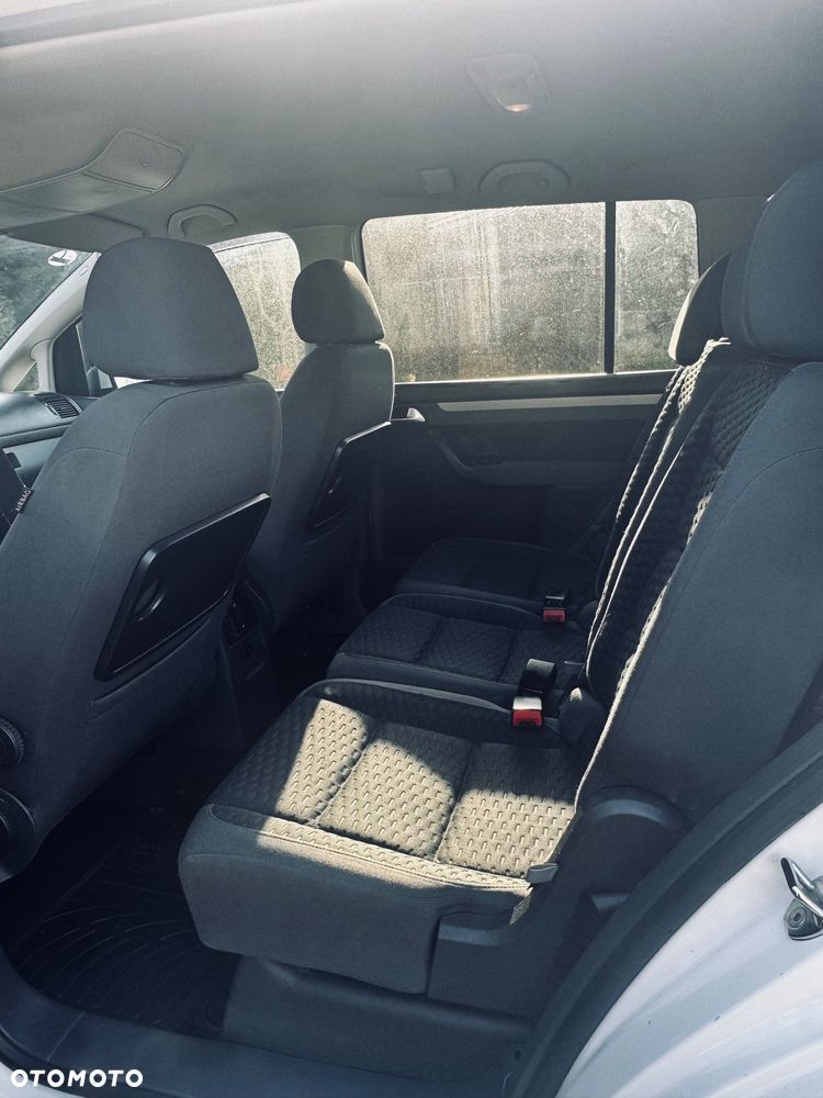 Volkswagen Touran - 5