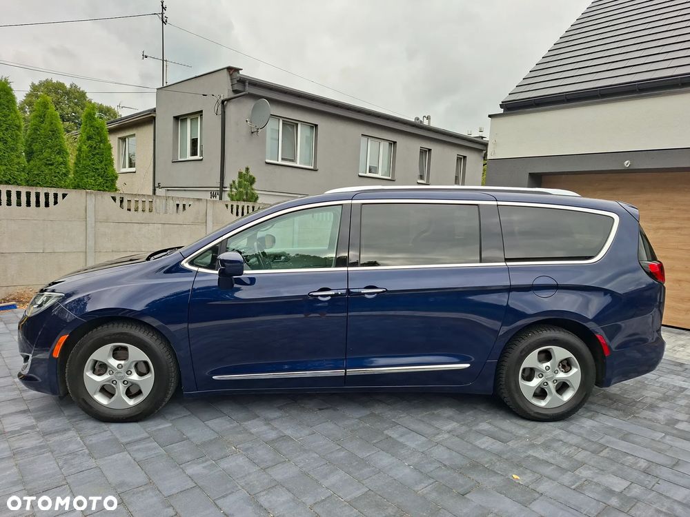 Chrysler Pacifica - 2
