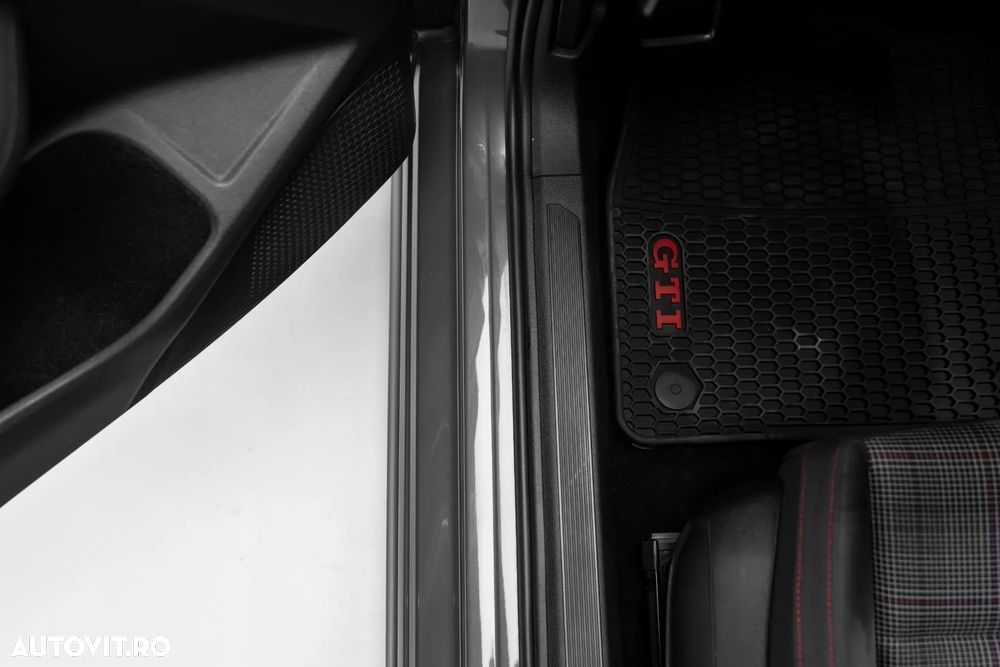 Volkswagen Golf 2.0 TSI DSG GTI - 39