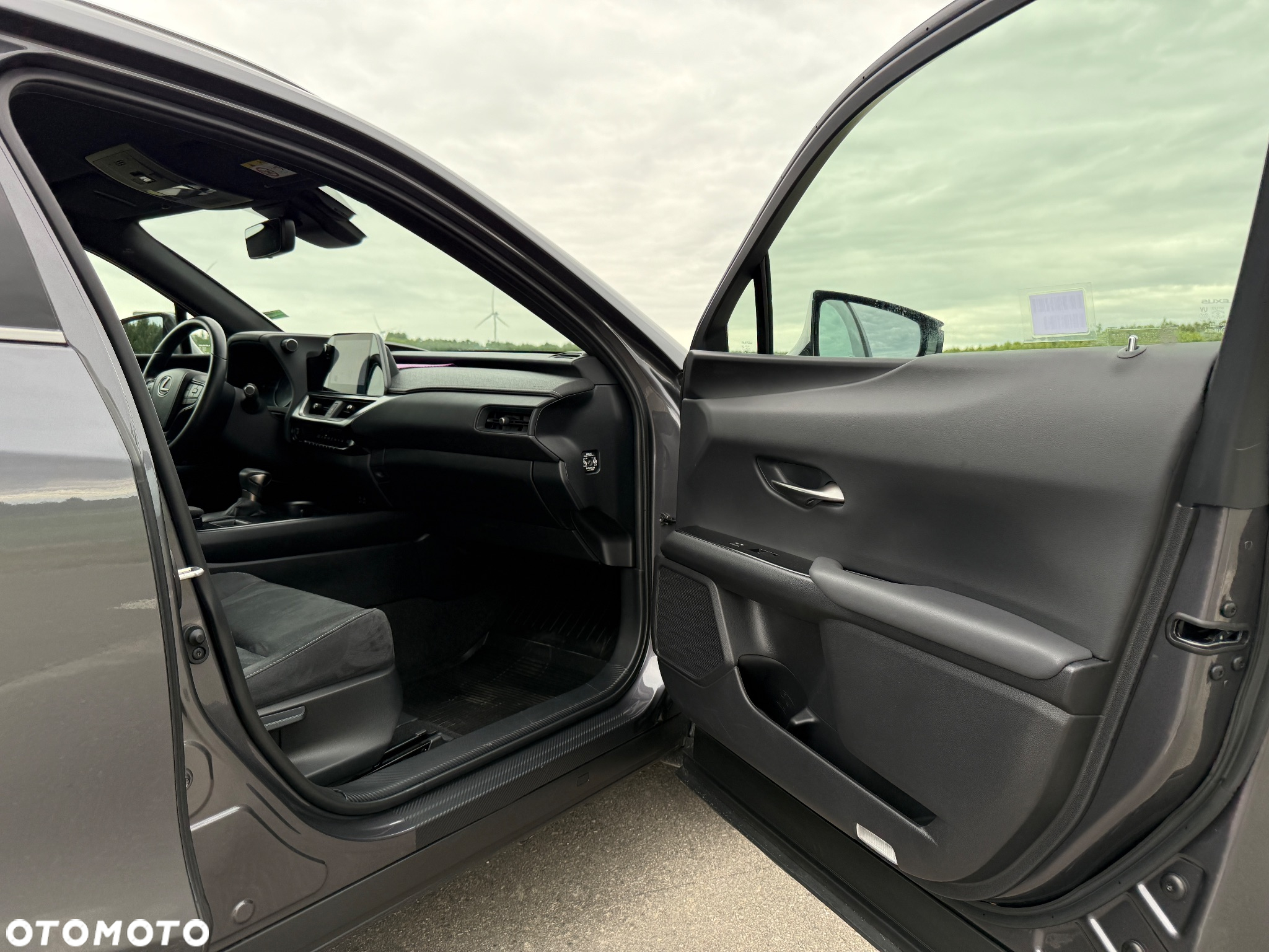 Lexus UX 250h GPF Business 2WD - 27