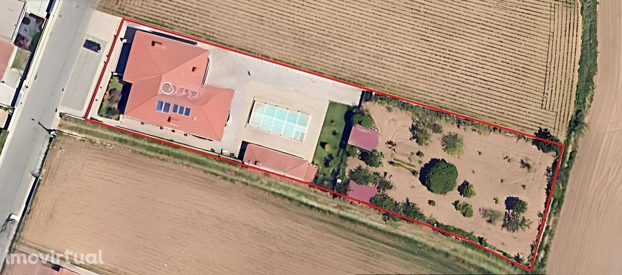 Moradia T4 de luxo com piscina e jardim privativo - Grande imagem: 2/35