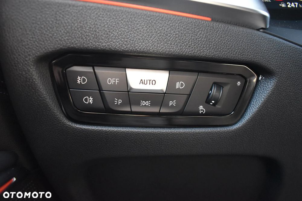 BMW Seria 3 320d xDrive MHEV M Sport sport - 24