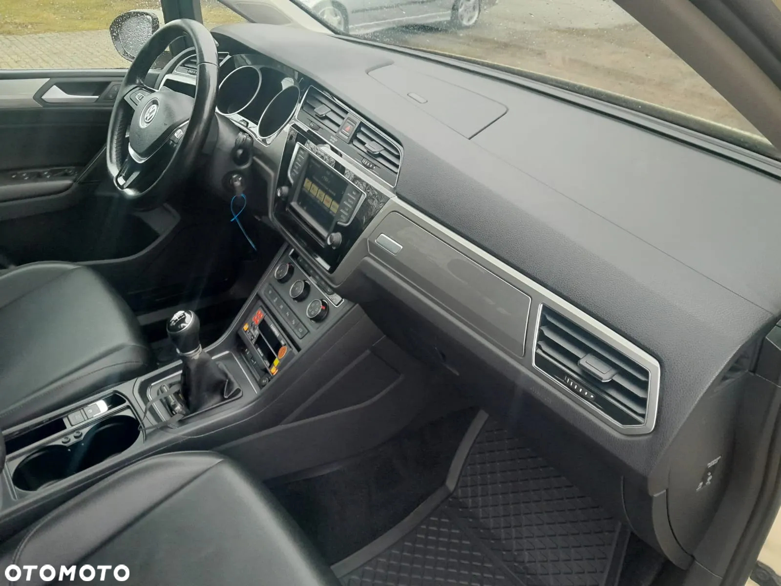 Volkswagen Touran - 16
