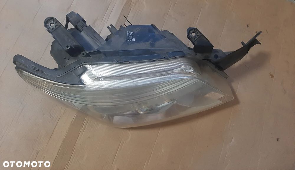 Lampa przód MITSUBISHI OUTLANDER I prawa lub lewa - 4