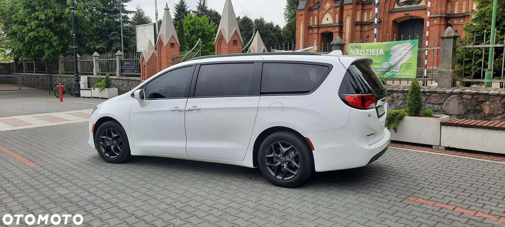 Chrysler Pacifica - 16