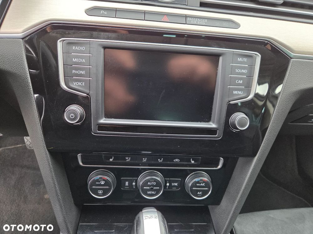 Volkswagen Passat 2.0 TDI SCR 4Mot DSG Comfortline - 18