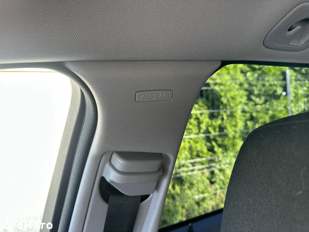 Mercedes-Benz Klasa C 180 T BlueEFFICIENCY 7G-TRONIC - 35