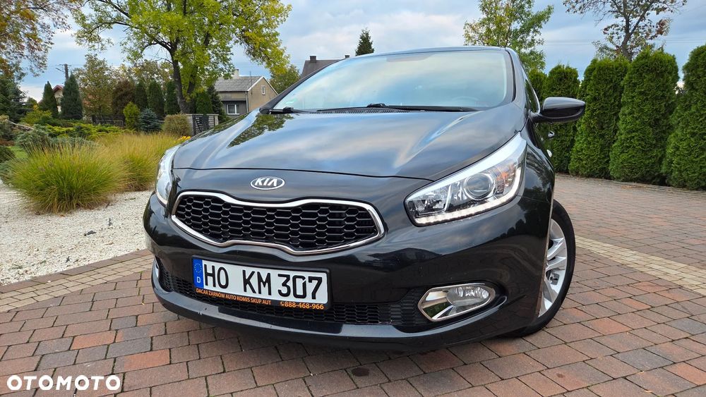 Kia Ceed 1.6 CRDi 128 Dream Team Edition - 14
