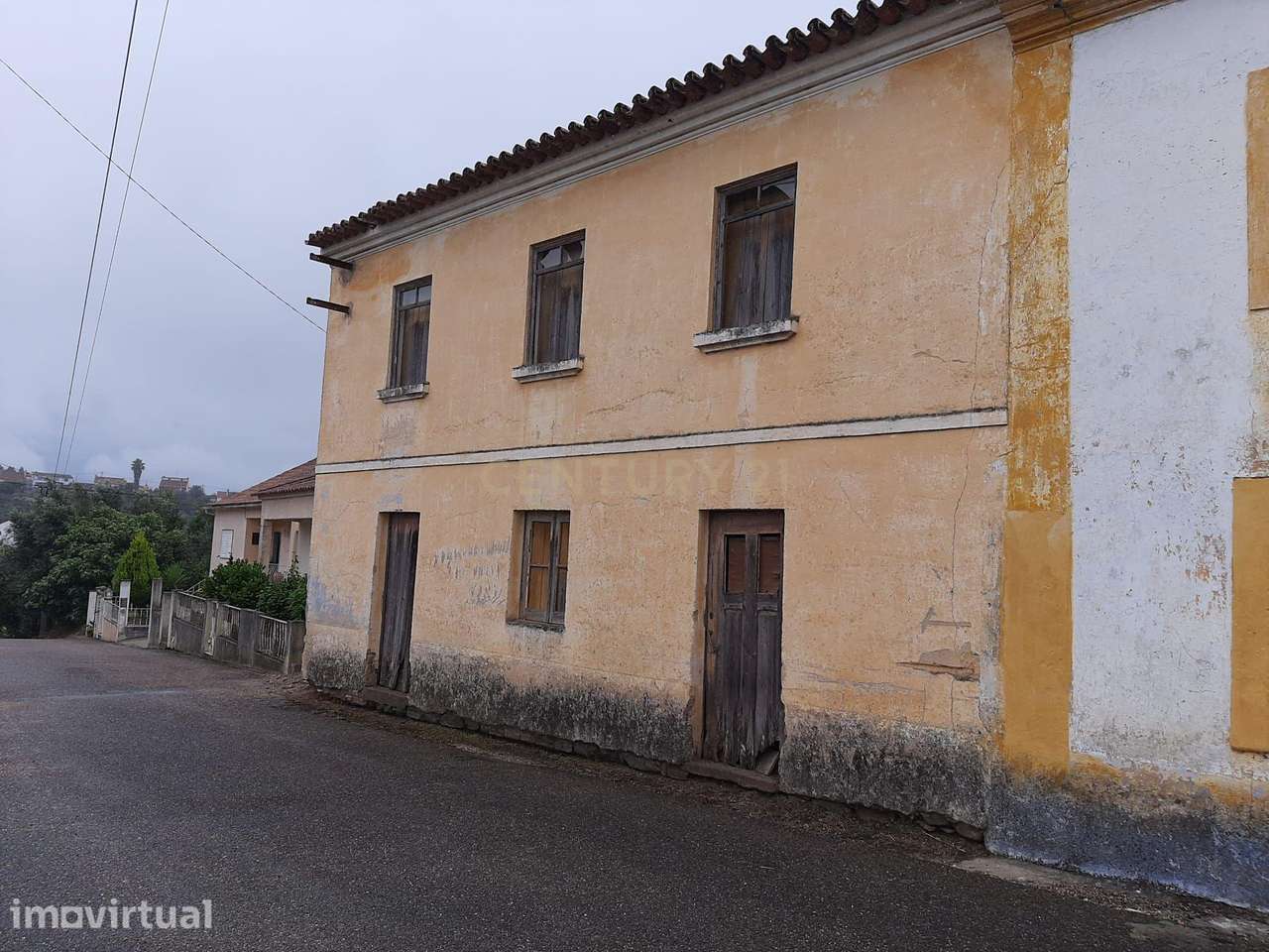 Moradia geminada de 2 pisos para recuperação, num lote de 1080m2, Carv - Grande imagem: 2/15