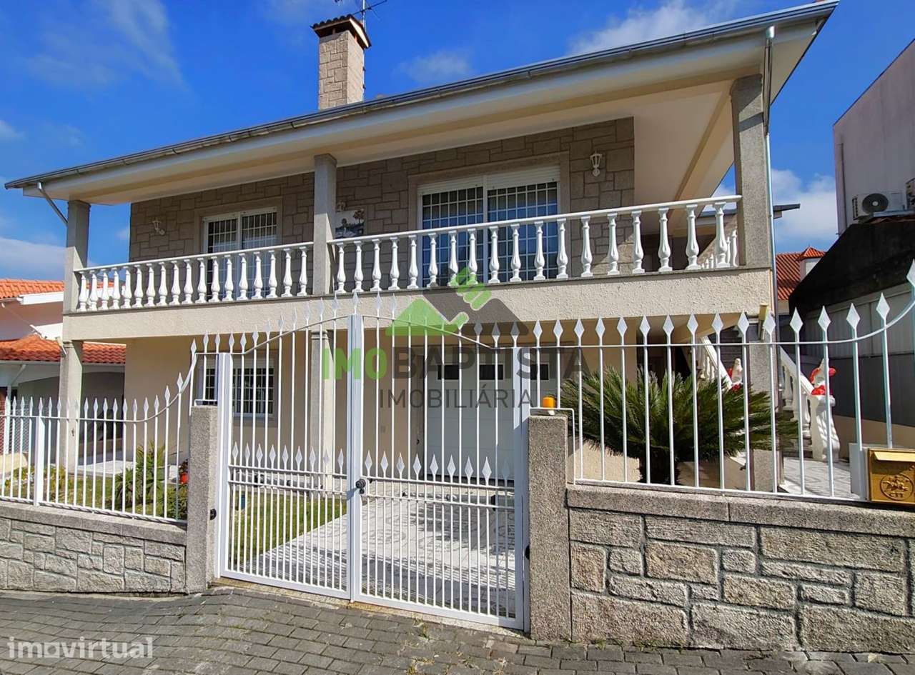 Moradia Isolada Bifamiliar V3 em São João de Ver - Grande imagem: 2/24