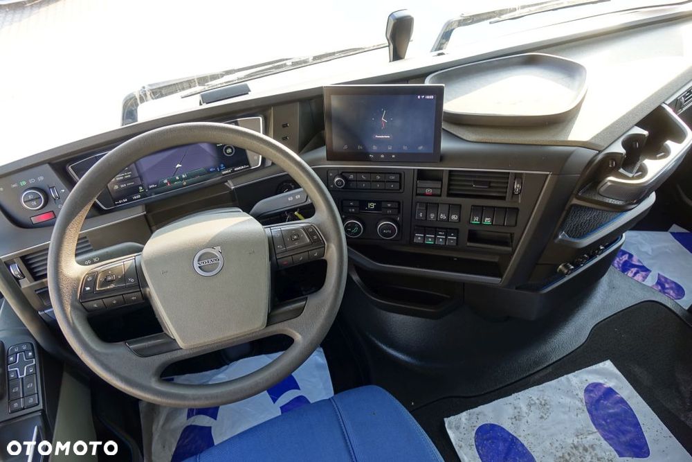 Volvo FH 500 GLOBETROTTER / I-SAVE / STANDARD / AUTOMAT / EURO 6 / KLIMATYZACJA POSTOJOWA / LODÓWKA / LED / NAVI / 2 ZBIORNIKI - 27