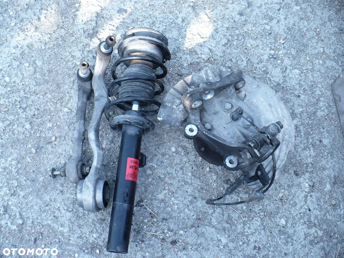 bmw 1 e81 e87 3.0i macperson kyb 334625 prawy - 1