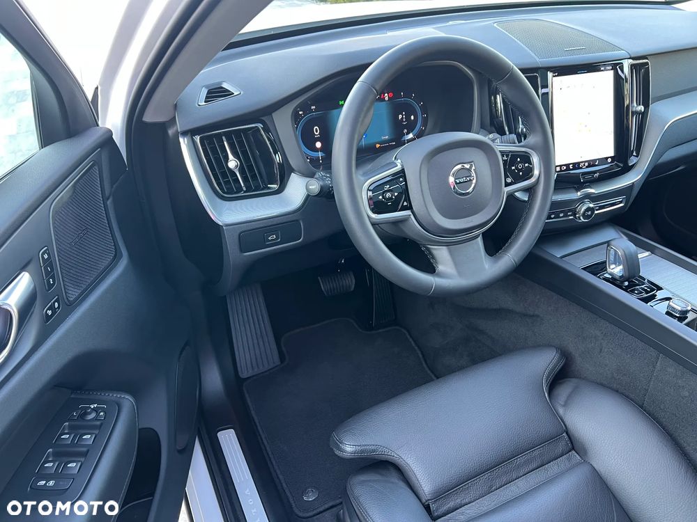 Volvo XC 60 B4 D AWD Plus Dark - 29