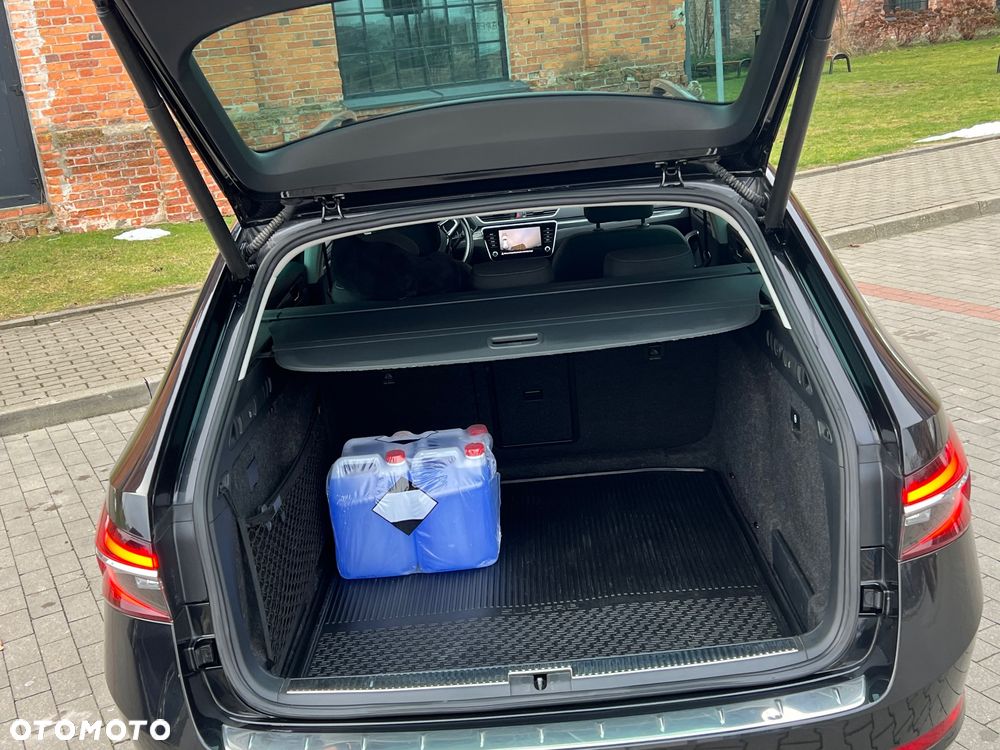 Skoda Superb 2.0 TDI SCR Style - 31