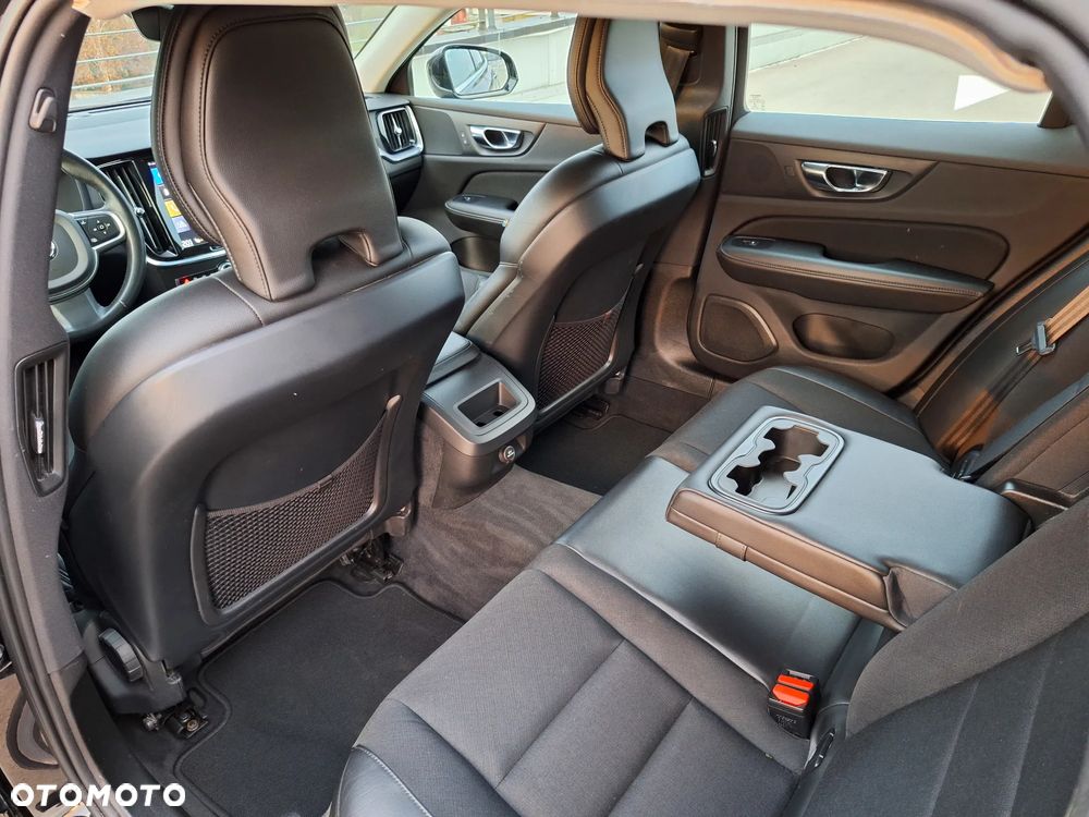 Volvo V60 D4 Momentum Pro - 22