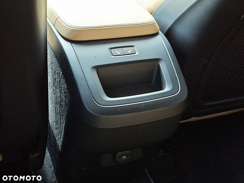 Volvo XC 90 B5 D AWD Inscription - 28