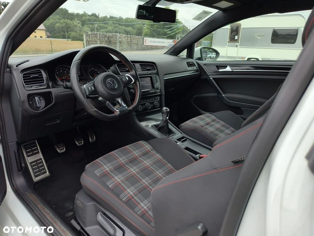 Volkswagen Golf - 9