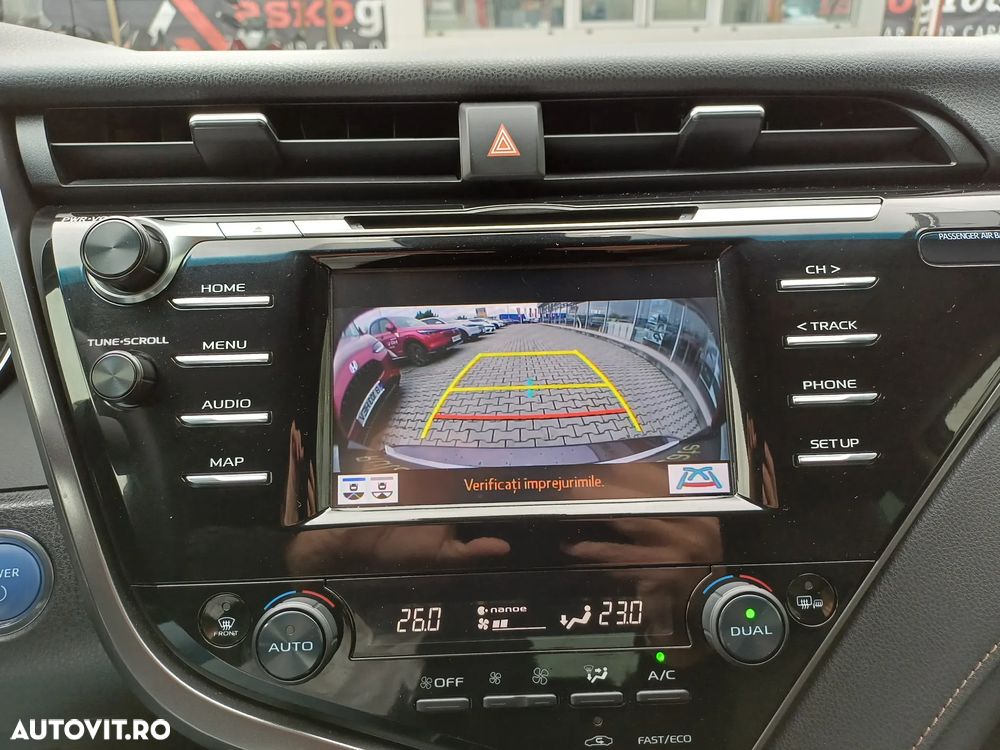 Toyota Camry 2.5 Hybrid Business - 16