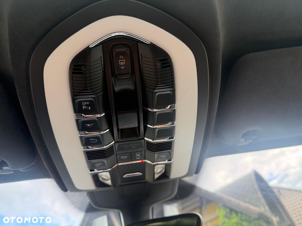 Porsche Cayenne - 24
