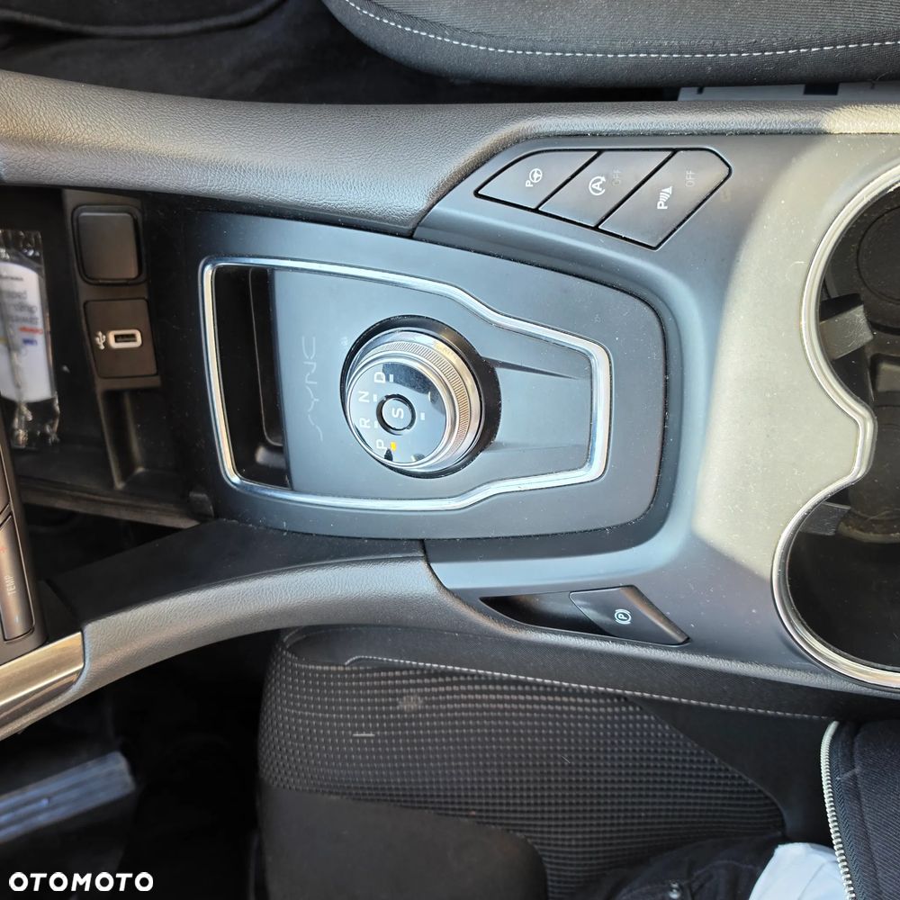 Ford Mondeo 2.0 TDCi Ambiente PowerShift - 19