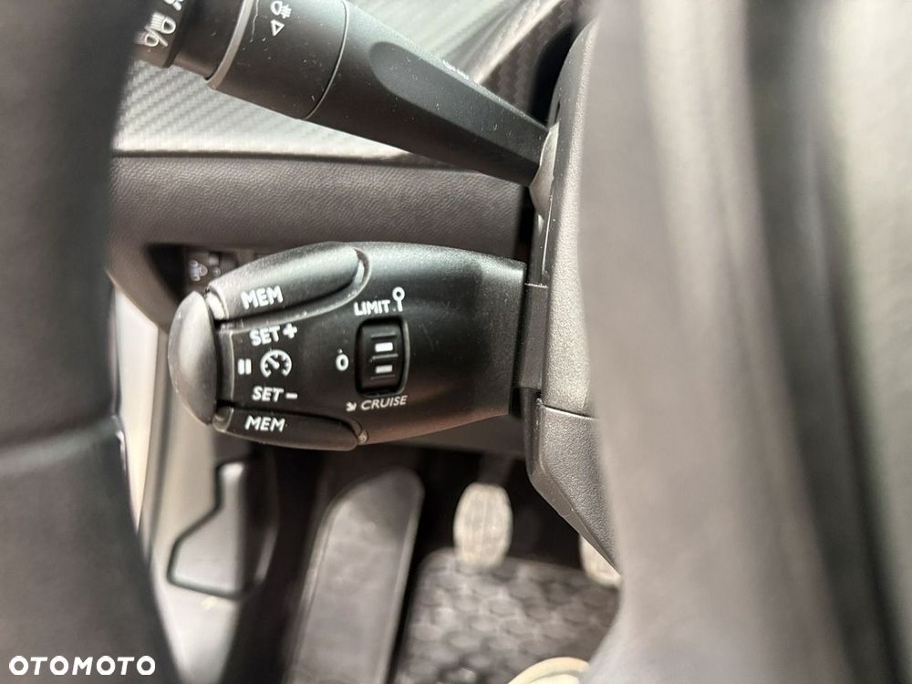 Peugeot 208 1.2 PureTech Like S&S - 24
