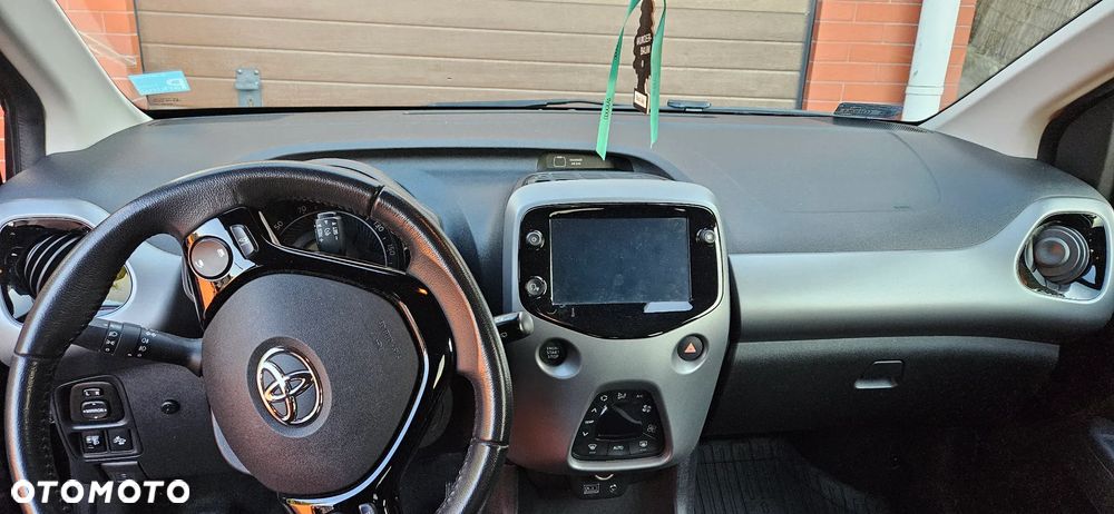 Toyota Aygo x-play connect - 11