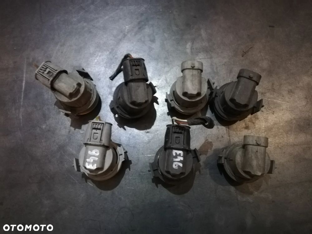 BMW E46 OPRAWKA ADAPTER ŻARÓWKI - 1