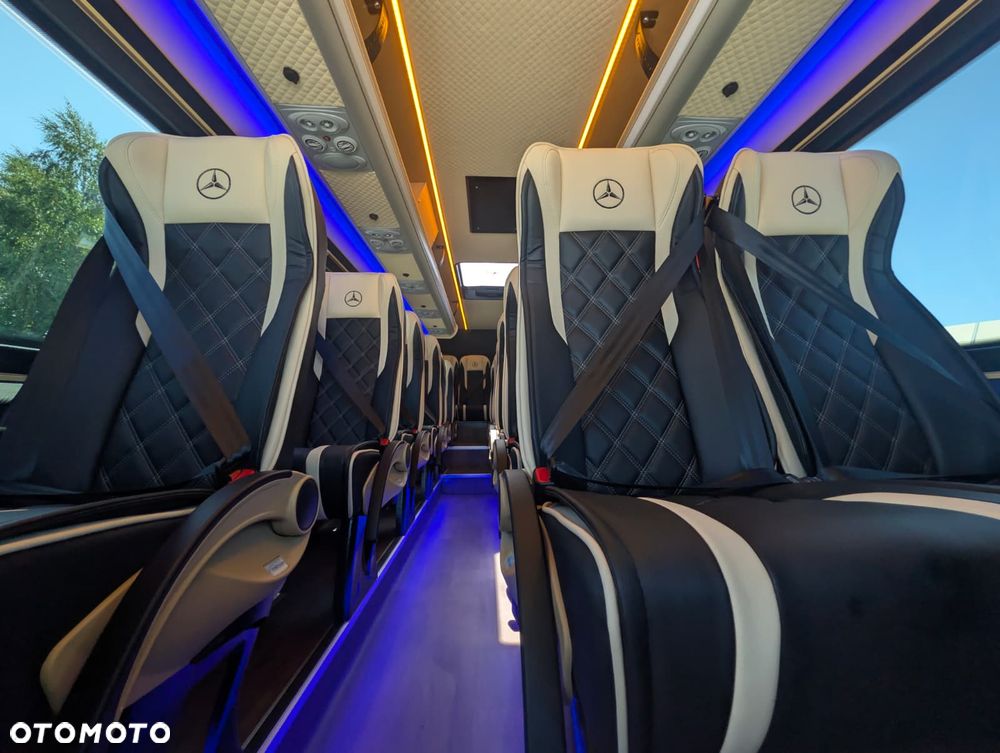 Mercedes-Benz Sprinter 519 - 23
