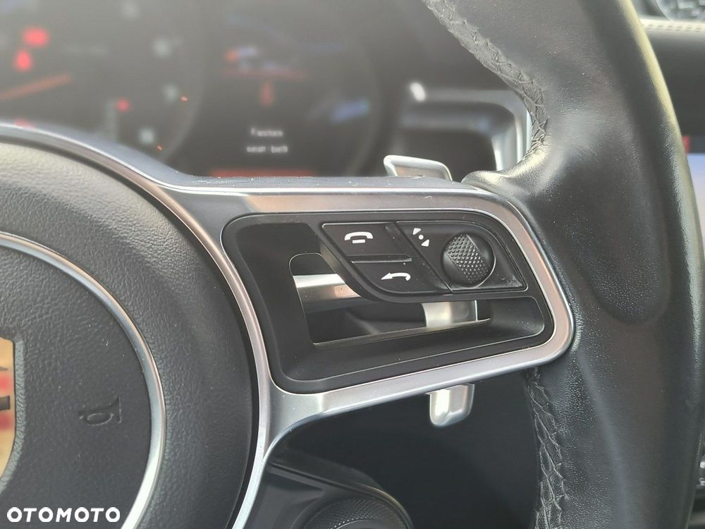 Porsche Macan - 24