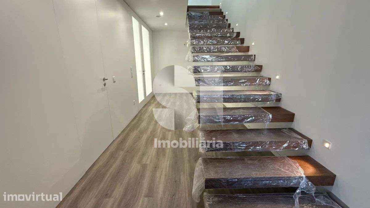 Moradia T4 Nova com Piscina no Castêlo da Maia - Grande imagem: 2/42