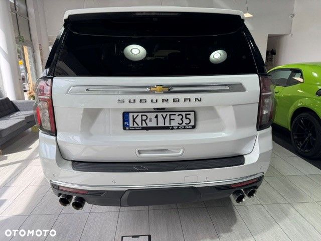 Chevrolet Suburban - 17
