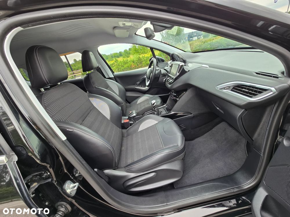 Peugeot 2008 BlueHDi FAP 120 STOP & START GT-Line Edition - 16