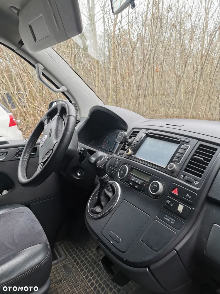 Volkswagen Multivan - 26