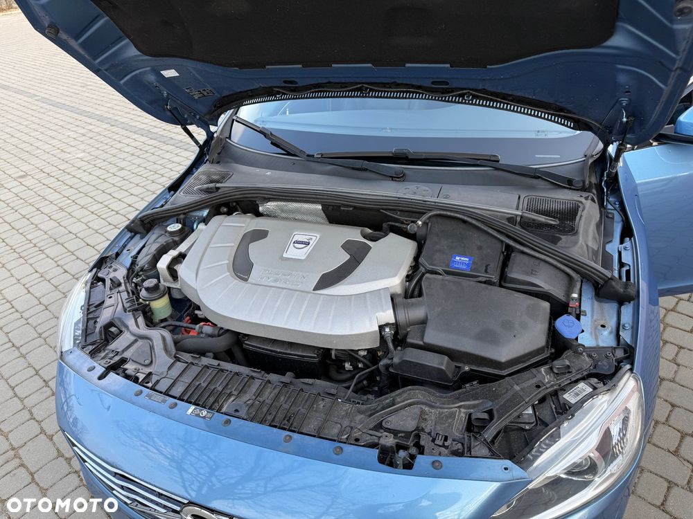 Volvo V60 D6 AWD Plug-in Hybrid Momentum - 30