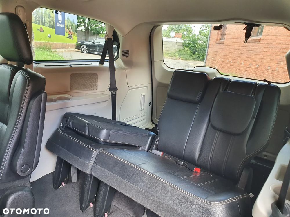 Chrysler Town & Country 3.6 Limited - 19