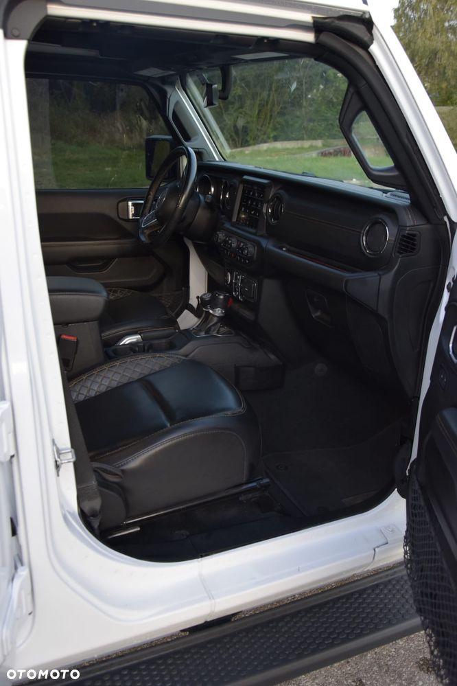 Jeep Wrangler - 28