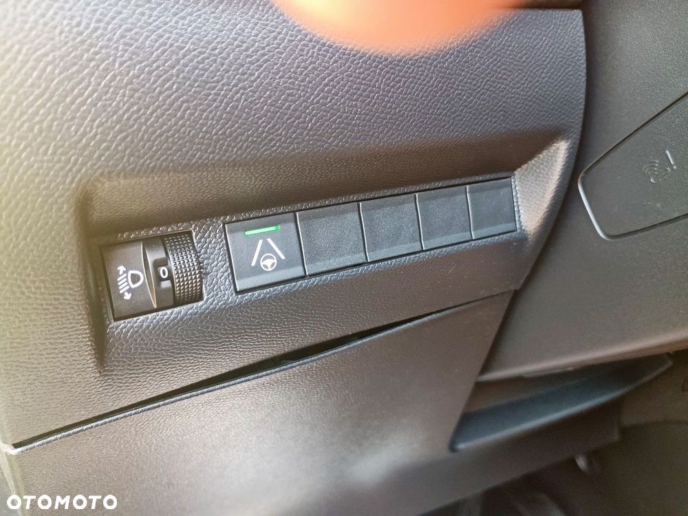 Peugeot 208 - 19