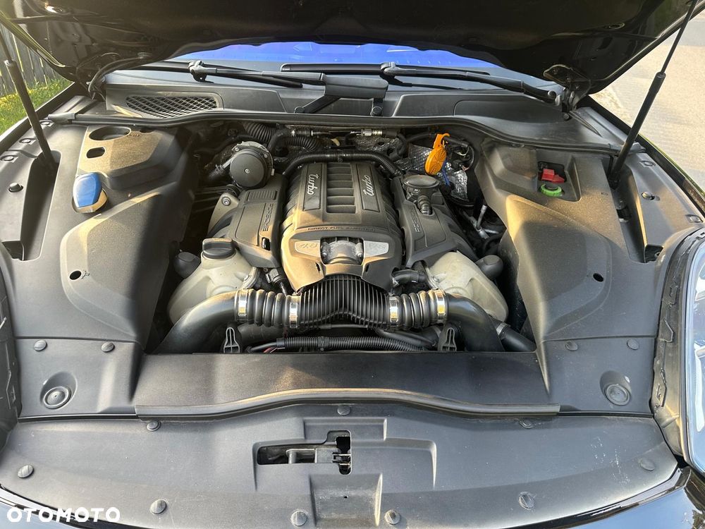 Porsche Cayenne Turbo - 20