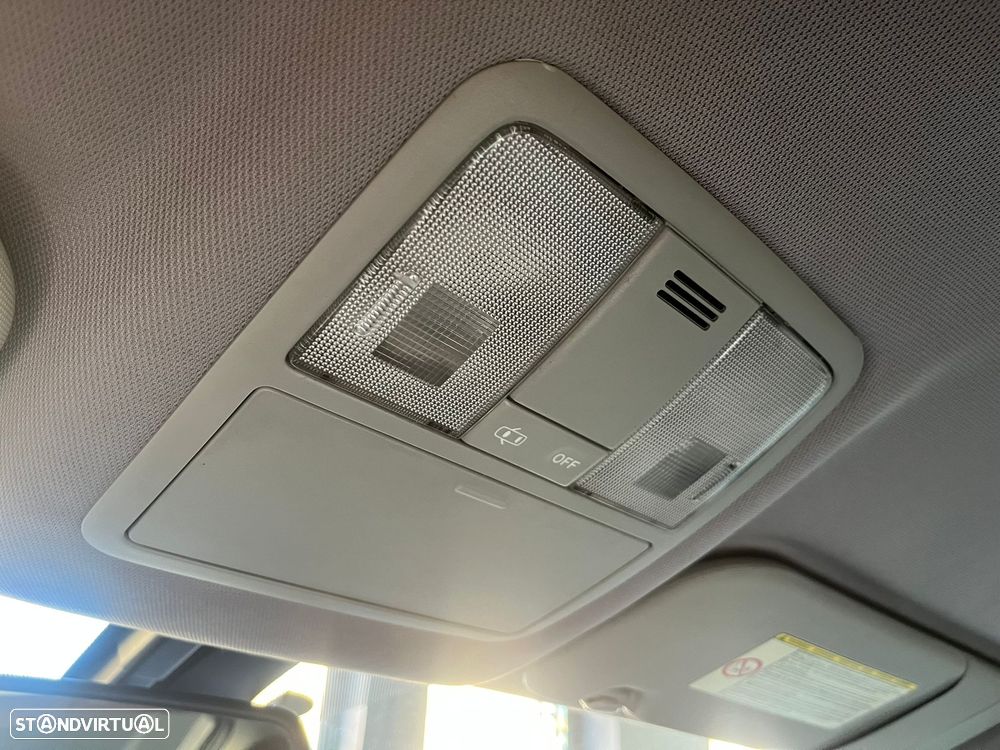 Toyota Avensis SW 2.0 D-4D Exclusive +Pele+GPS - 23