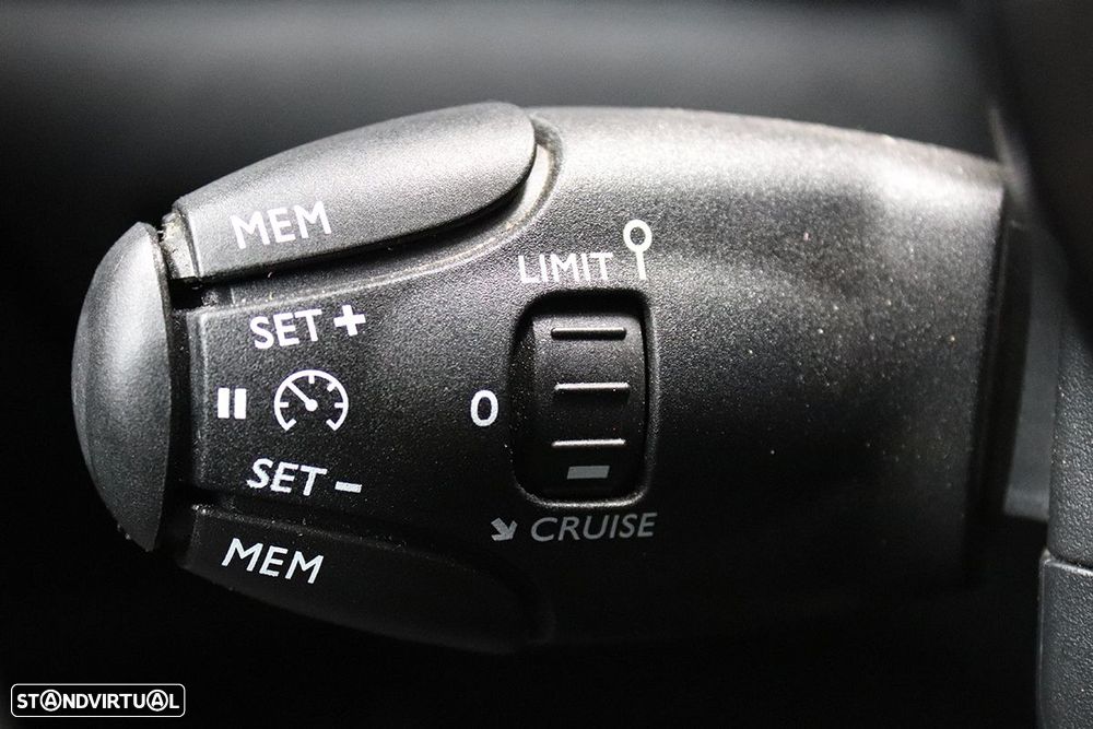 Peugeot 2008 1.2 PureTech Allure - 18