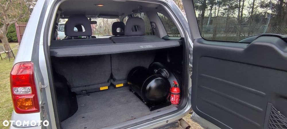 Toyota RAV4 2.0 VVT-i 4x4 - 16