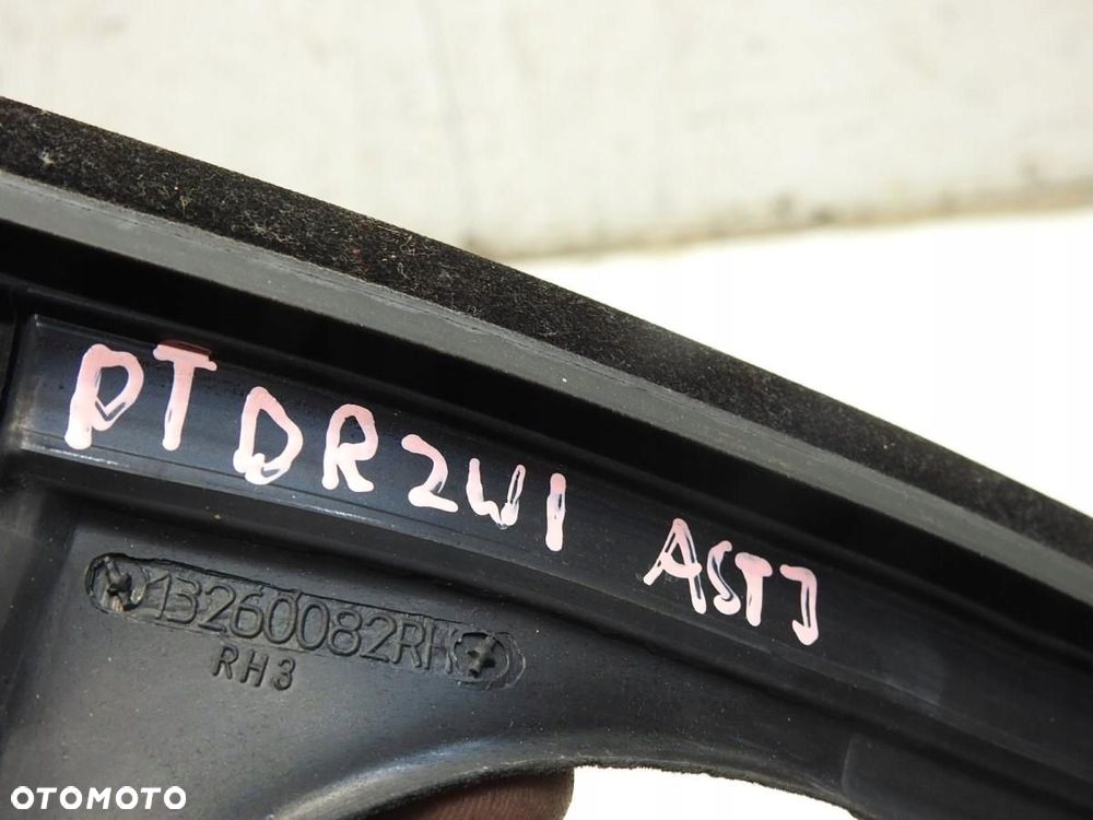 LISTWA RAMKA DRZWI PRAWY TYŁ OPEL ASTRA J HB 13260082RH - 2