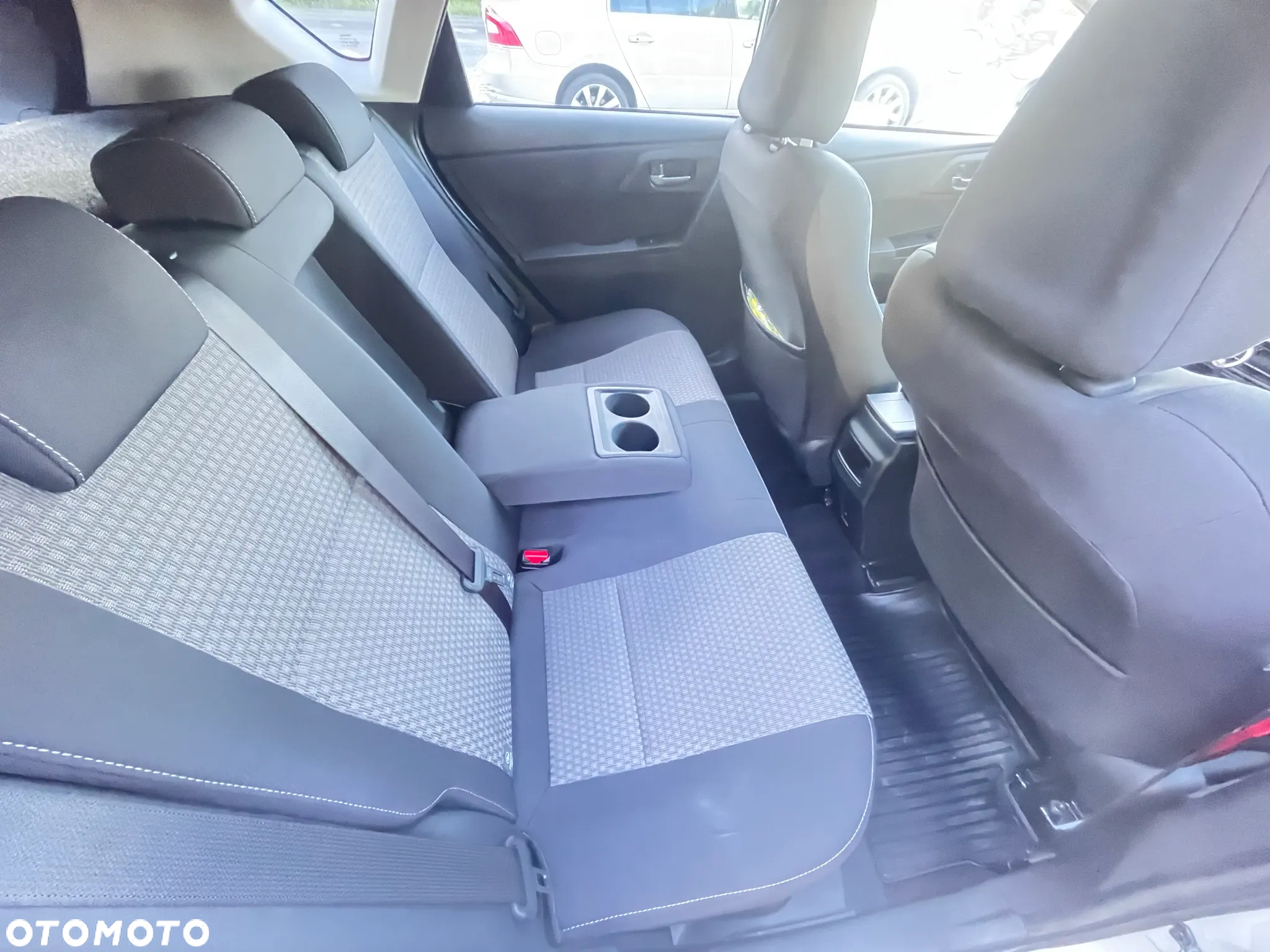 Toyota Auris Hybrid 135 Selection - 8