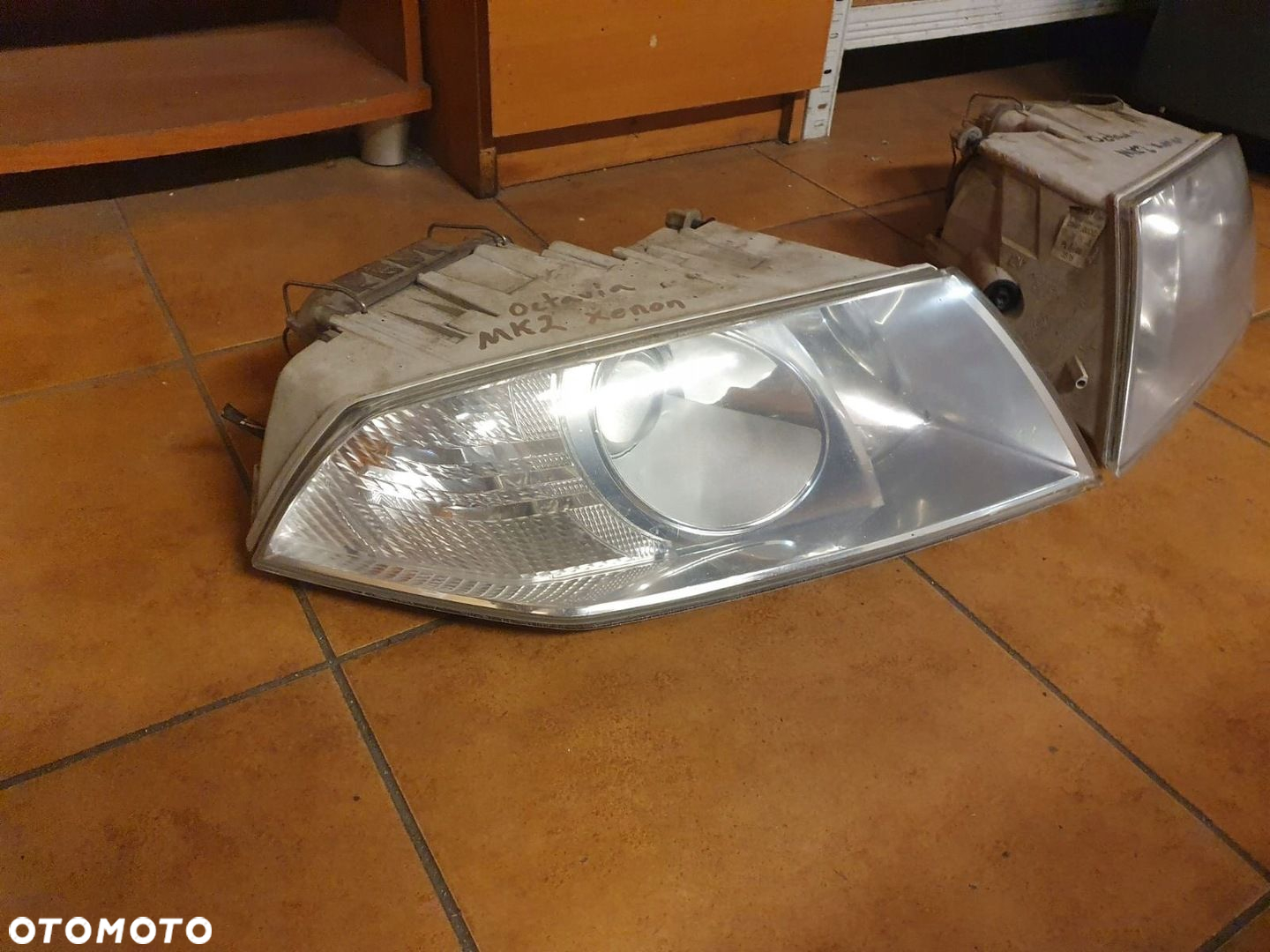REFLEKTOR PRAWY SKODA OCTAVIA II 2 XENON EUROPA - 2
