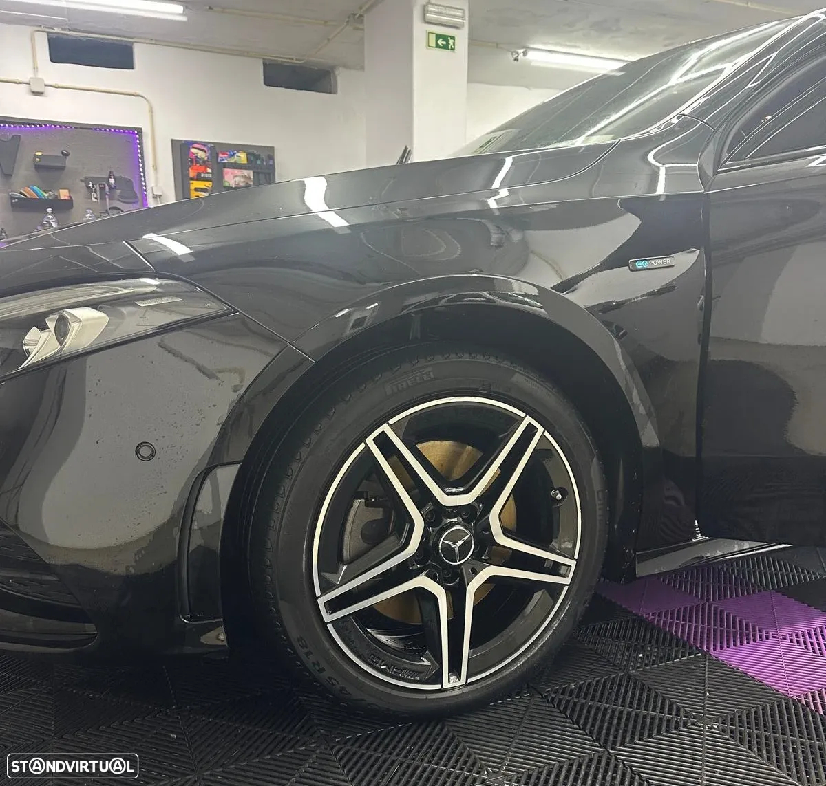 Mercedes-Benz A 250 Limousine e AMG Line - 3